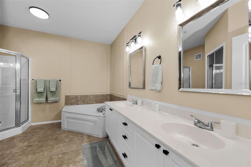 Activo con contrato: $259,900 (2 camas, 2 baños, 1443 Pies cuadrados)