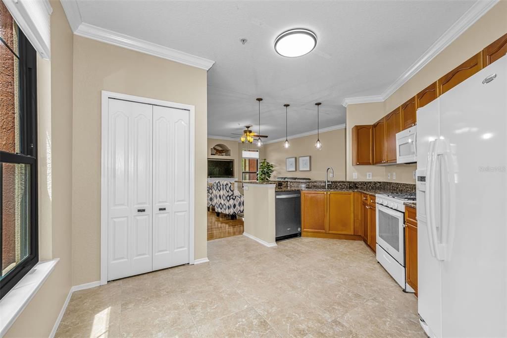 Activo con contrato: $259,900 (2 camas, 2 baños, 1443 Pies cuadrados)