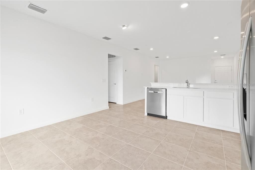 В аренду: $2,800 (3 спален, 2 ванн, 1245 Квадратных фут)