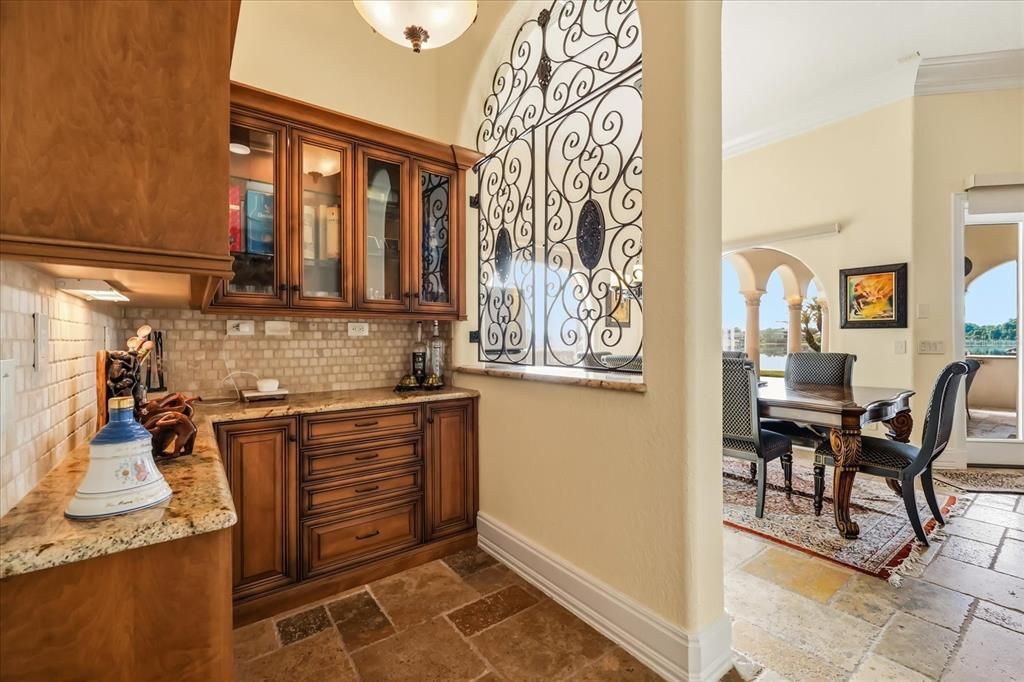 For Sale: $2,225,000 (4 beds, 5 baths, 5722 Square Feet)
