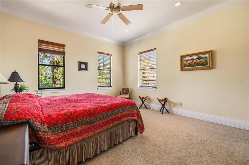 For Sale: $2,225,000 (4 beds, 5 baths, 5722 Square Feet)