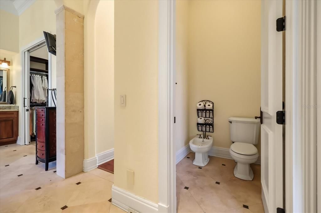 For Sale: $2,225,000 (4 beds, 5 baths, 5722 Square Feet)
