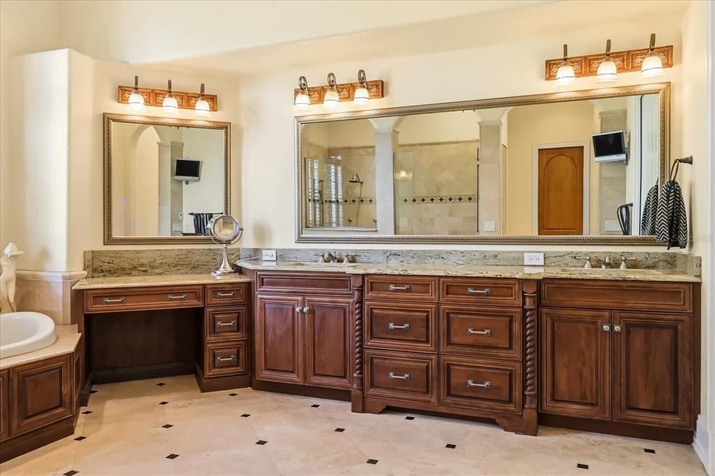 For Sale: $2,225,000 (4 beds, 5 baths, 5722 Square Feet)