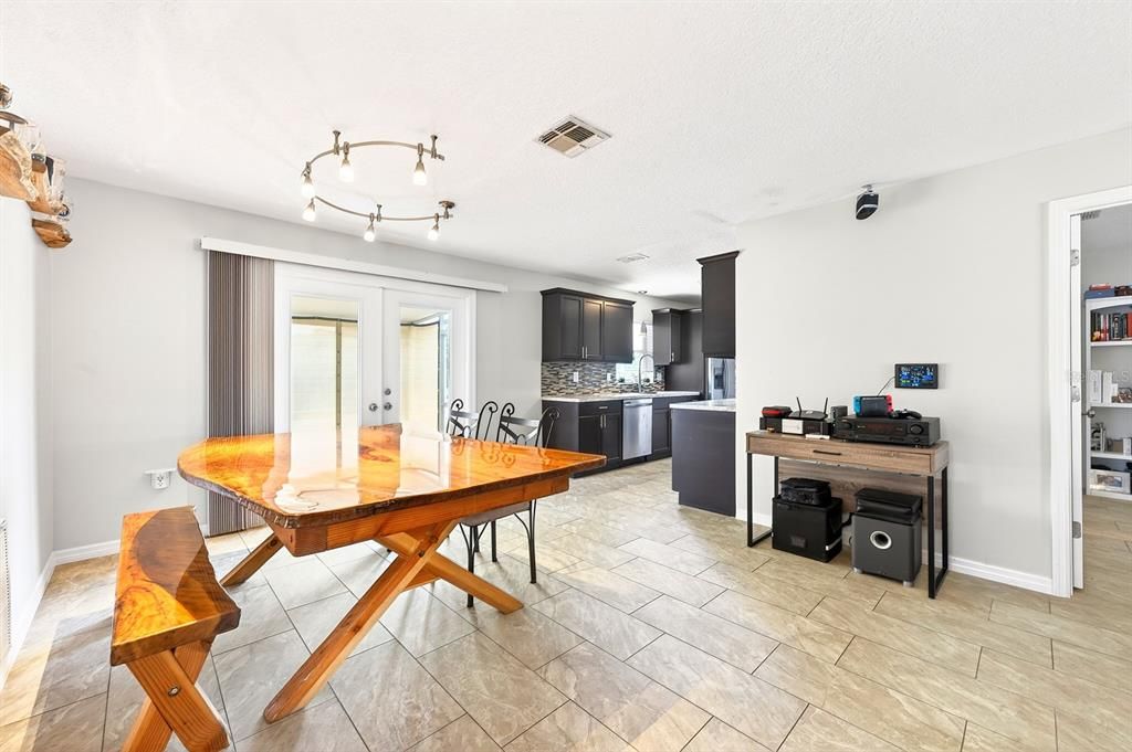 На продажу: $275,000 (3 спален, 2 ванн, 1105 Квадратных фут)