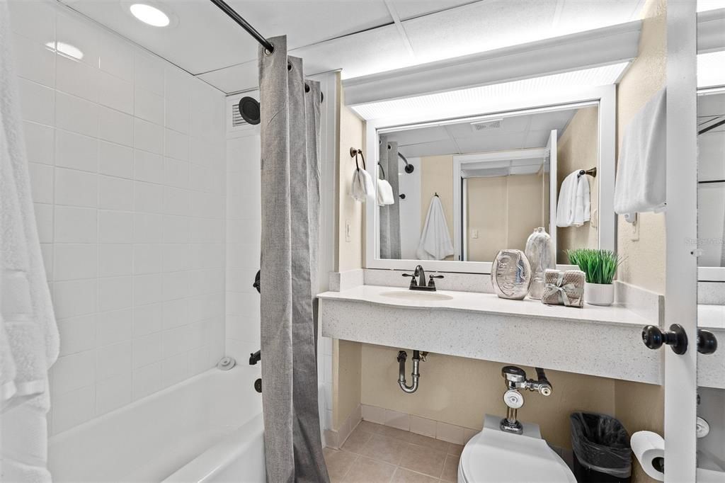 For Sale: $234,500 (2 beds, 2 baths, 1392 Square Feet)