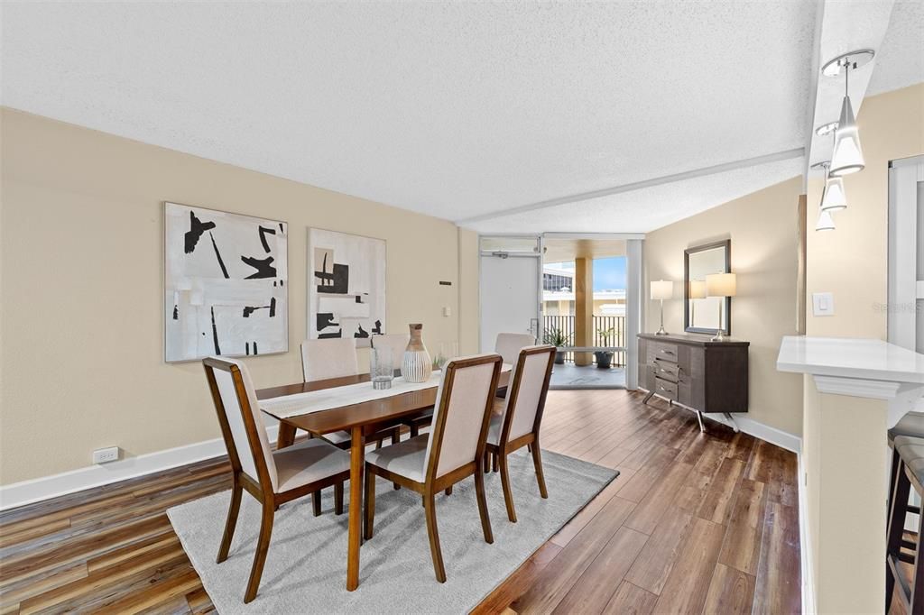 For Sale: $234,500 (2 beds, 2 baths, 1392 Square Feet)