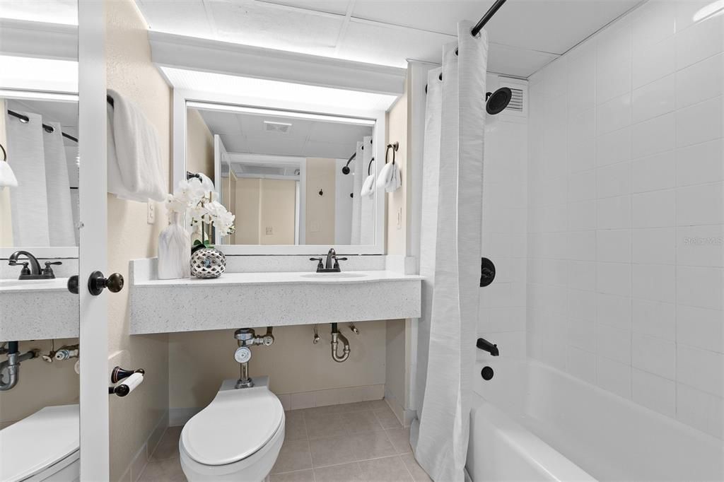 For Sale: $234,500 (2 beds, 2 baths, 1392 Square Feet)