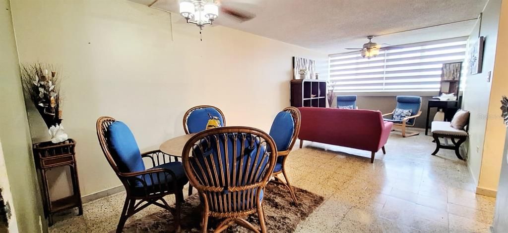 Active With Contract: $105,000 (2 beds, 1 baths, 801.61 Square Feet)