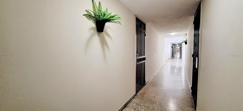 Active With Contract: $105,000 (2 beds, 1 baths, 801.61 Square Feet)