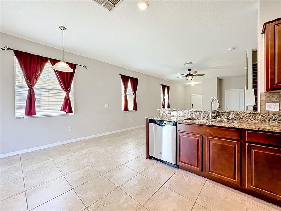 For Sale: $226,000 (2 beds, 2 baths, 1507 Square Feet)