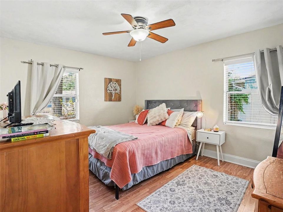 For Sale: $430,000 (3 beds, 1 baths, 1102 Square Feet)