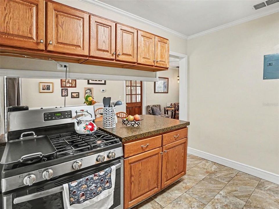 For Sale: $430,000 (3 beds, 1 baths, 1102 Square Feet)