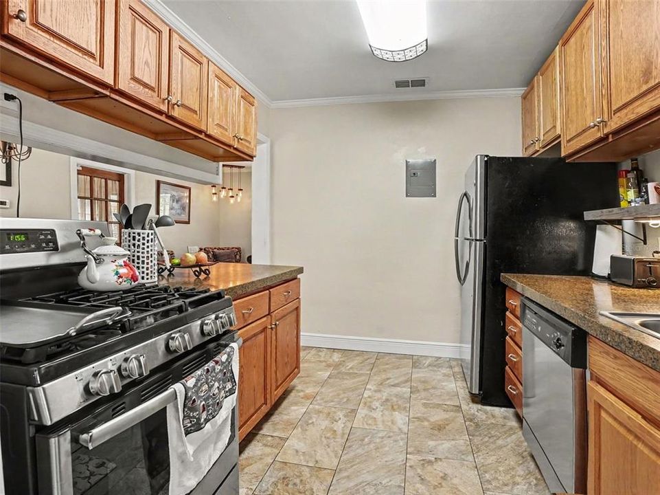 For Sale: $430,000 (3 beds, 1 baths, 1102 Square Feet)