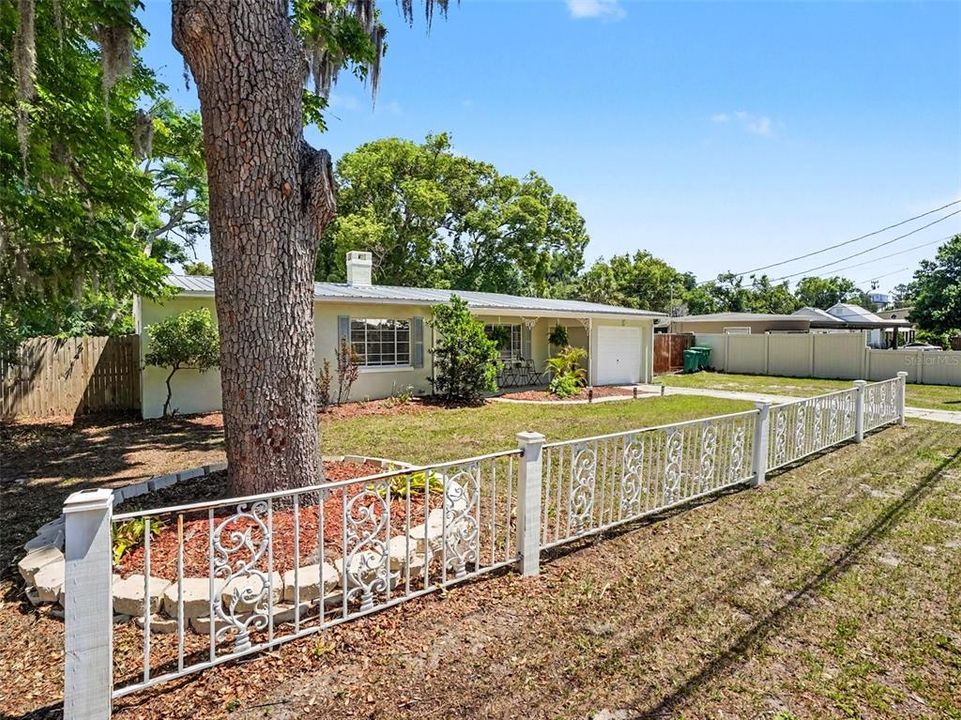 For Sale: $430,000 (3 beds, 1 baths, 1102 Square Feet)