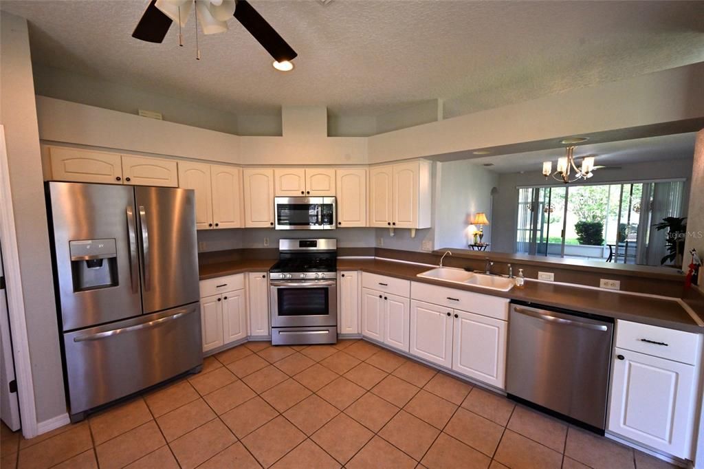 For Sale: $299,999 (3 beds, 2 baths, 1480 Square Feet)