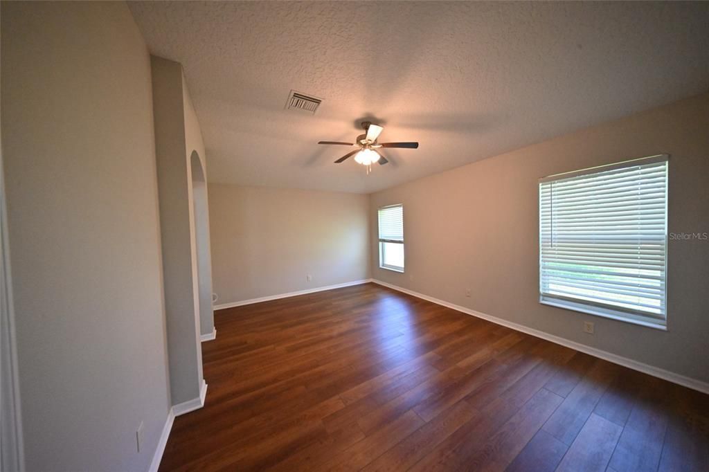 For Sale: $299,999 (3 beds, 2 baths, 1480 Square Feet)
