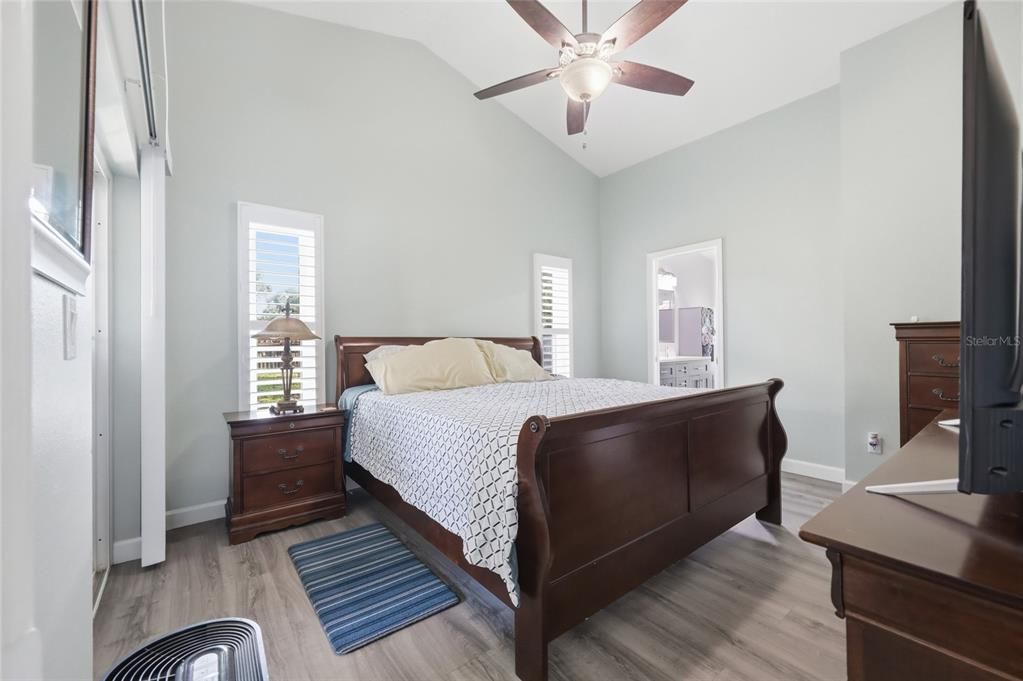 Active With Contract: $350,000 (3 beds, 2 baths, 1259 Square Feet)
