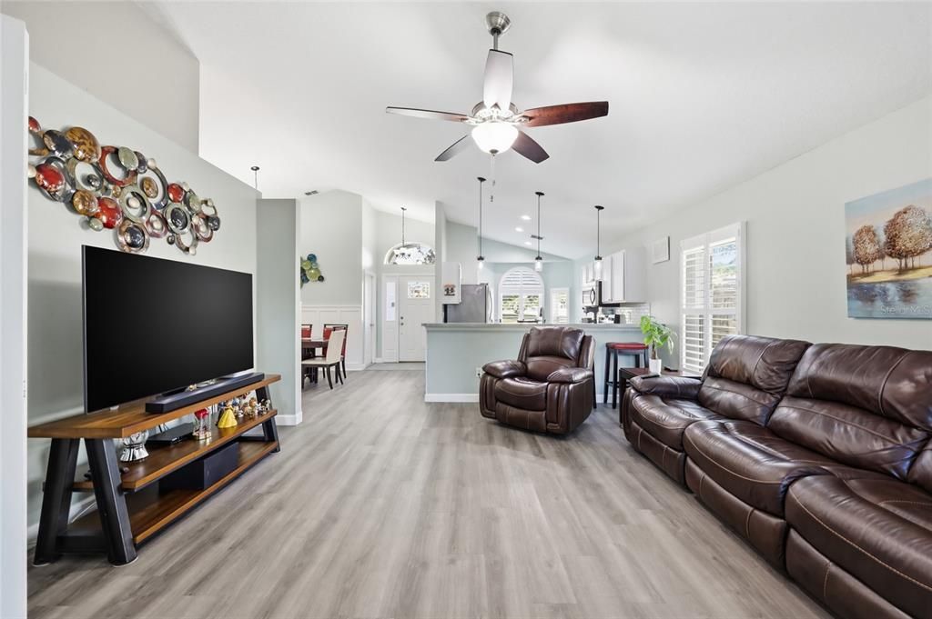 Active With Contract: $350,000 (3 beds, 2 baths, 1259 Square Feet)