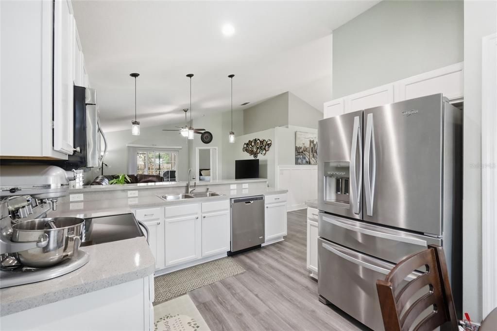 Active With Contract: $350,000 (3 beds, 2 baths, 1259 Square Feet)