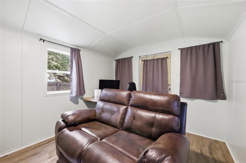 Active With Contract: $350,000 (3 beds, 2 baths, 1259 Square Feet)