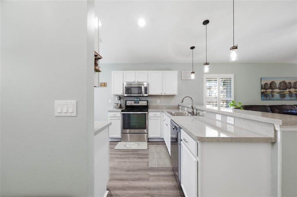Active With Contract: $350,000 (3 beds, 2 baths, 1259 Square Feet)