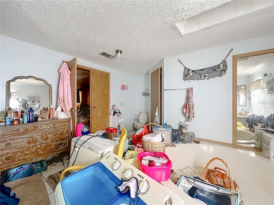 For Sale: $118,000 (3 beds, 2 baths, 1795 Square Feet)