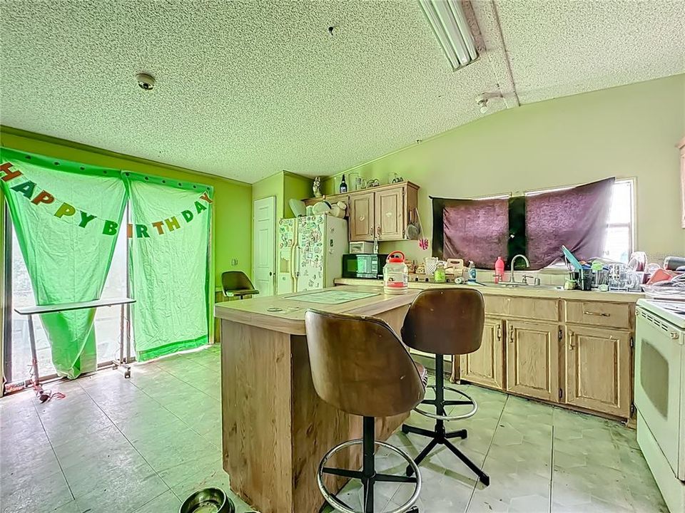 For Sale: $118,000 (3 beds, 2 baths, 1795 Square Feet)