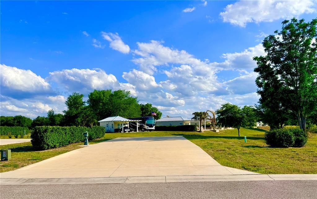 На продажу: $85,900 (0.14 acres)
