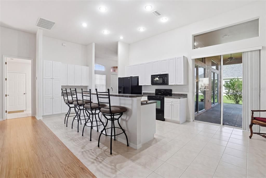 En Venta: $389,000 (4 camas, 2 baños, 2531 Pies cuadrados)