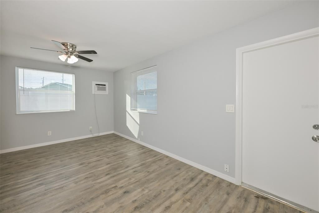 For Rent: $995 (0 beds, 1 baths, 280 Square Feet)