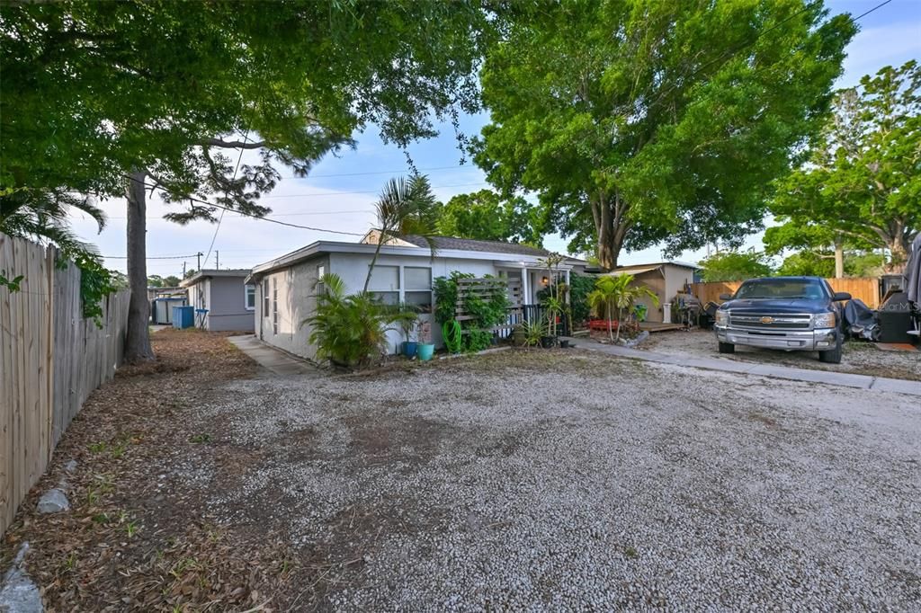 For Rent: $995 (0 beds, 1 baths, 280 Square Feet)