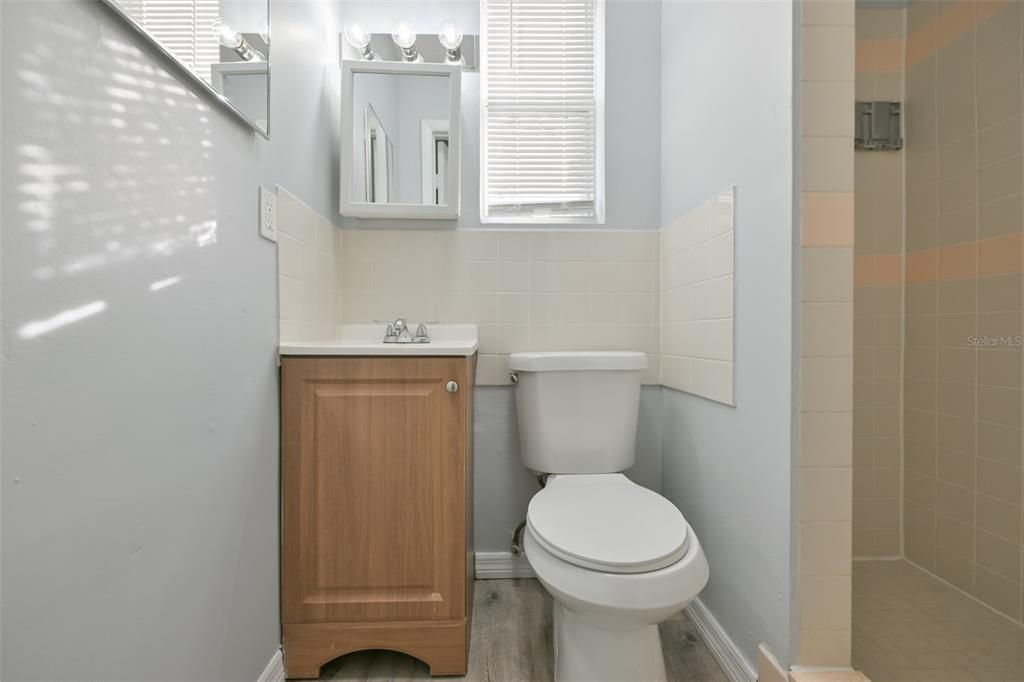 For Rent: $995 (0 beds, 1 baths, 280 Square Feet)