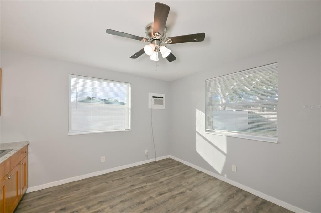 For Rent: $995 (0 beds, 1 baths, 280 Square Feet)