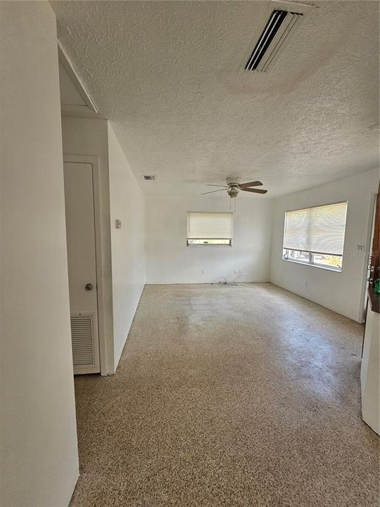 For Rent: $1,950 (4 beds, 1 baths, 1134 Square Feet)
