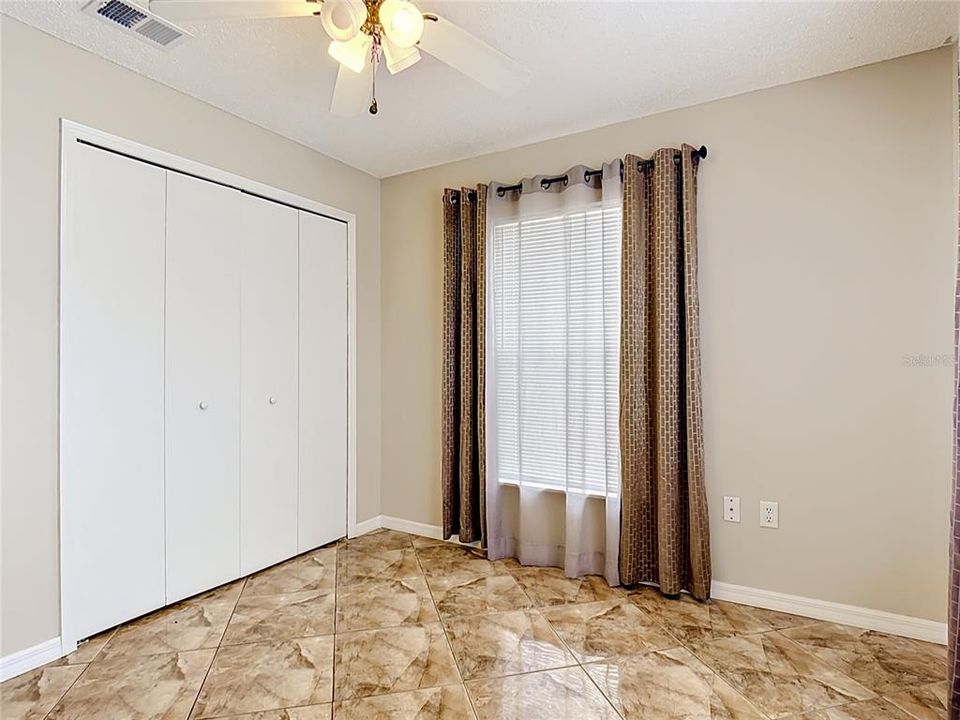 Activo con contrato: $239,000 (3 camas, 2 baños, 998 Pies cuadrados)
