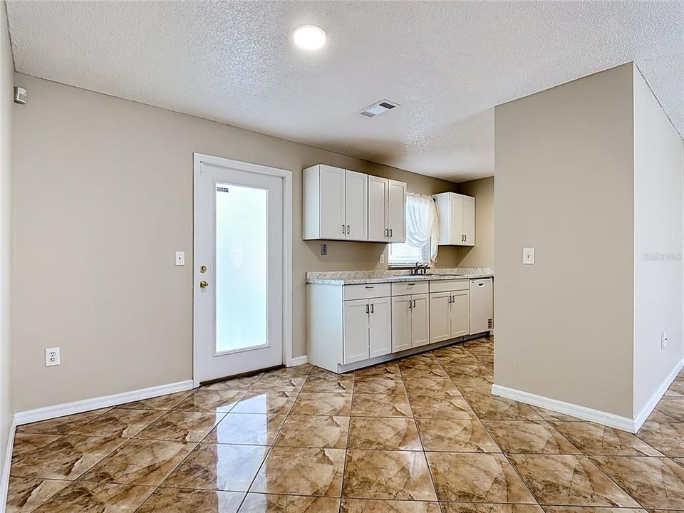 Activo con contrato: $239,000 (3 camas, 2 baños, 998 Pies cuadrados)