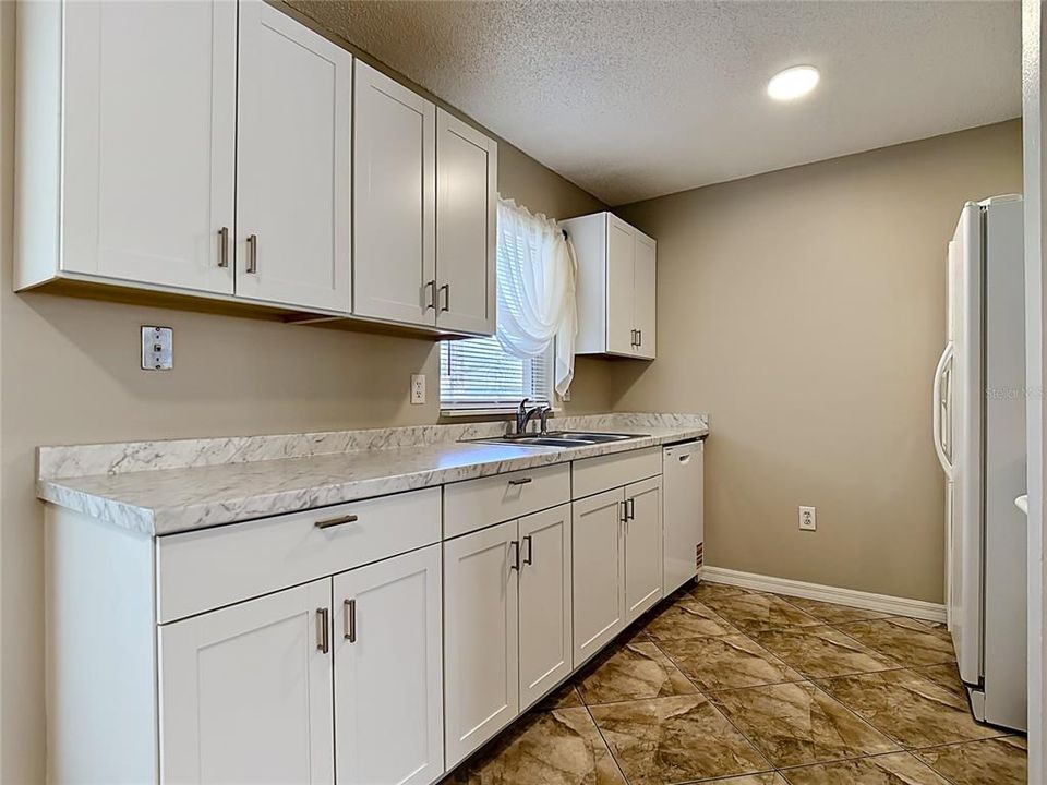Activo con contrato: $239,000 (3 camas, 2 baños, 998 Pies cuadrados)
