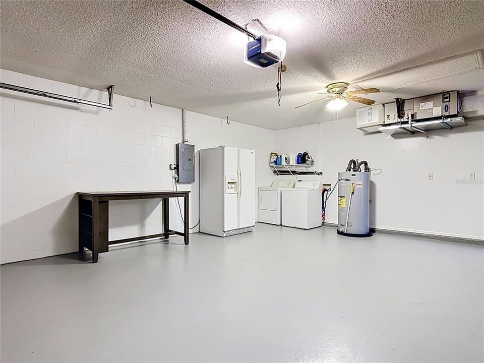 Activo con contrato: $239,000 (3 camas, 2 baños, 998 Pies cuadrados)