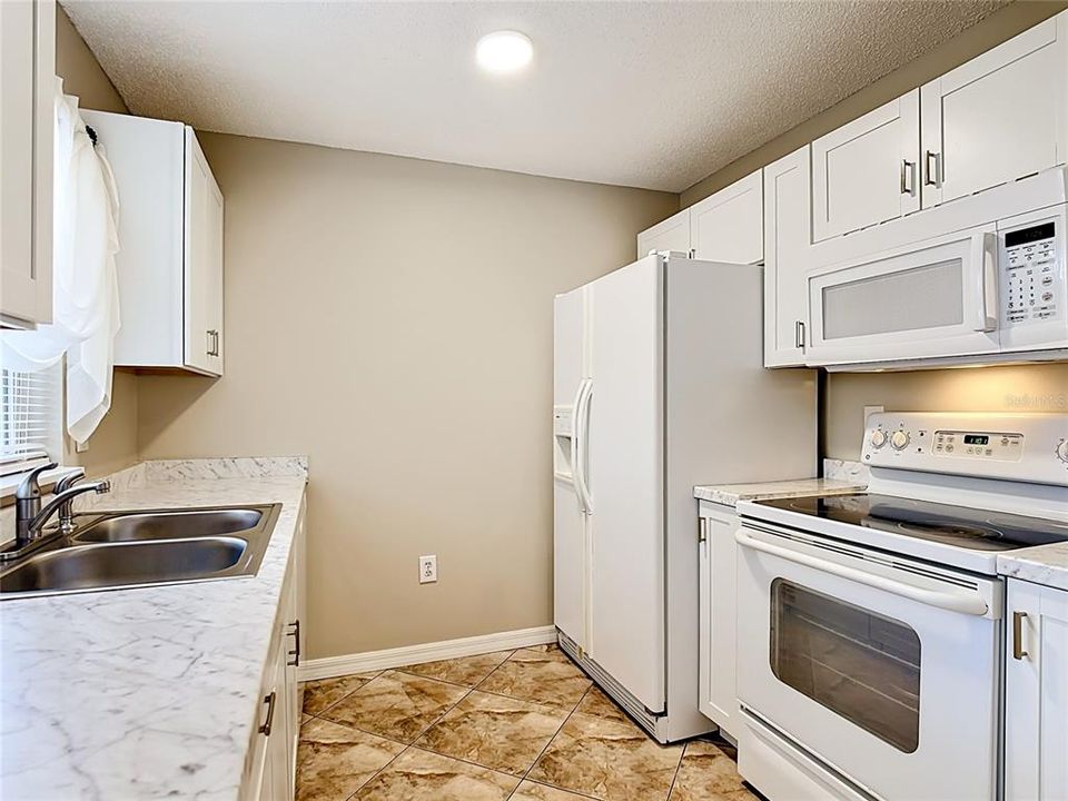 Activo con contrato: $239,000 (3 camas, 2 baños, 998 Pies cuadrados)