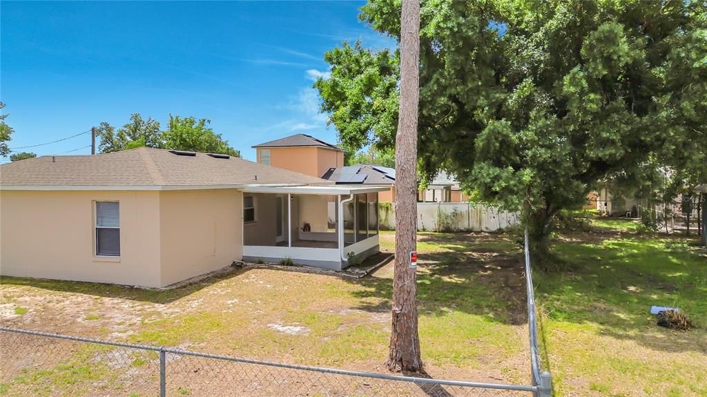 Activo con contrato: $239,000 (3 camas, 2 baños, 998 Pies cuadrados)