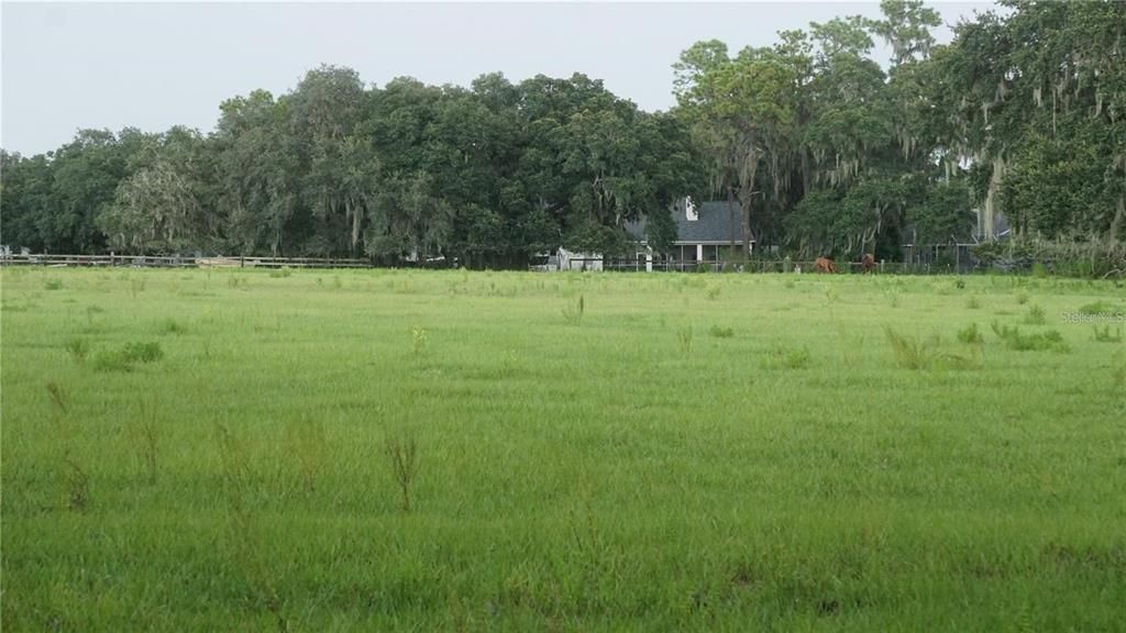 En Venta: $1,900,000 (17.03 acres)