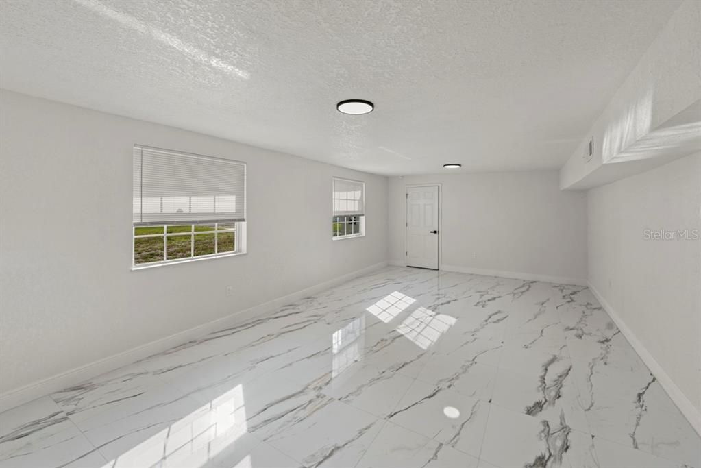En Venta: $630,000 (5 camas, 3 baños, 1969 Pies cuadrados)