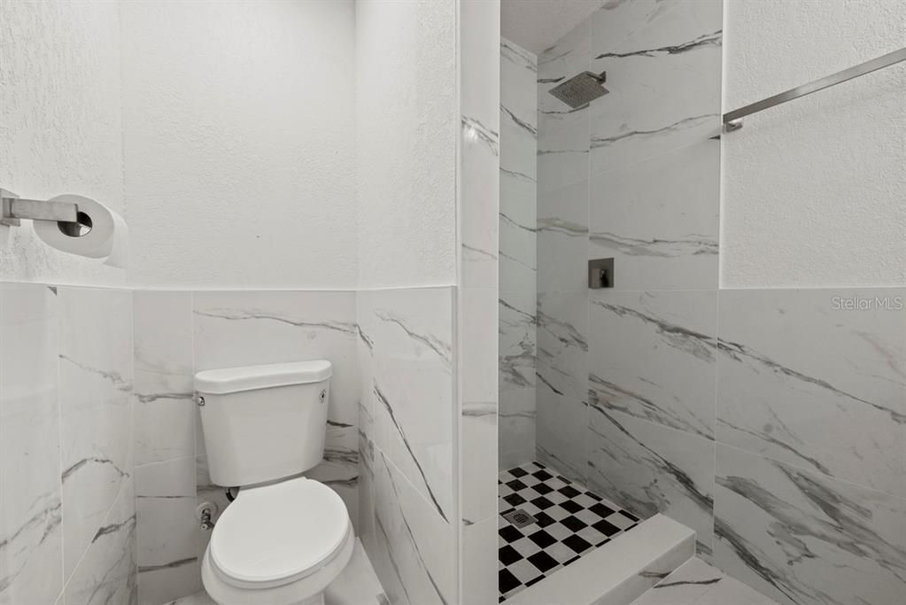 En Venta: $630,000 (5 camas, 3 baños, 1969 Pies cuadrados)