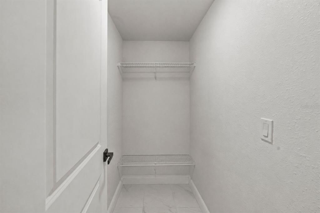 En Venta: $630,000 (5 camas, 3 baños, 1969 Pies cuadrados)