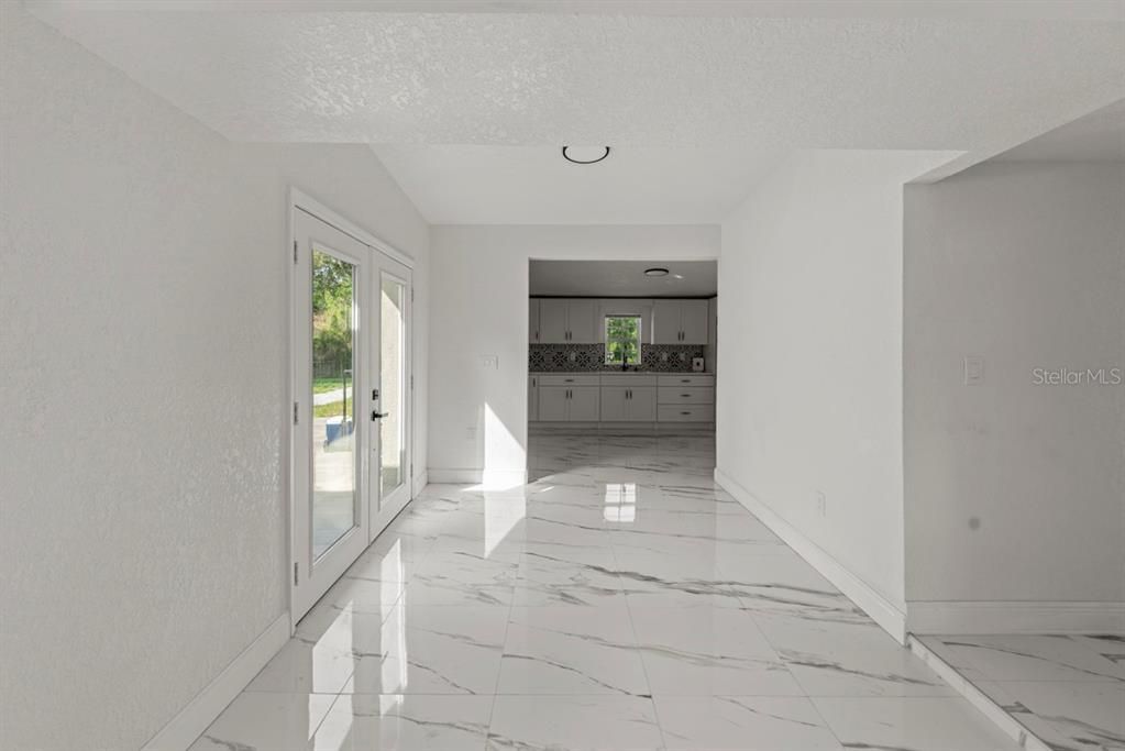 En Venta: $630,000 (5 camas, 3 baños, 1969 Pies cuadrados)