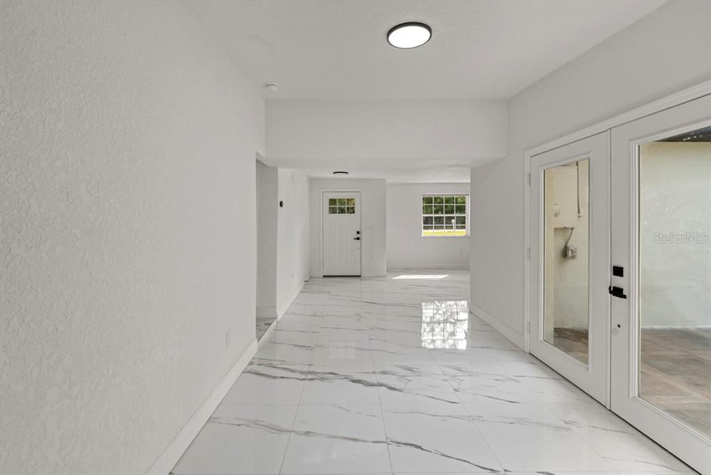 En Venta: $630,000 (5 camas, 3 baños, 1969 Pies cuadrados)