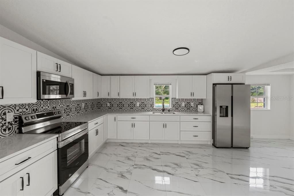 En Venta: $630,000 (5 camas, 3 baños, 1969 Pies cuadrados)