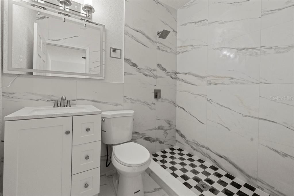 En Venta: $630,000 (5 camas, 3 baños, 1969 Pies cuadrados)