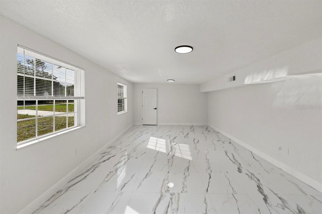 En Venta: $630,000 (5 camas, 3 baños, 1969 Pies cuadrados)