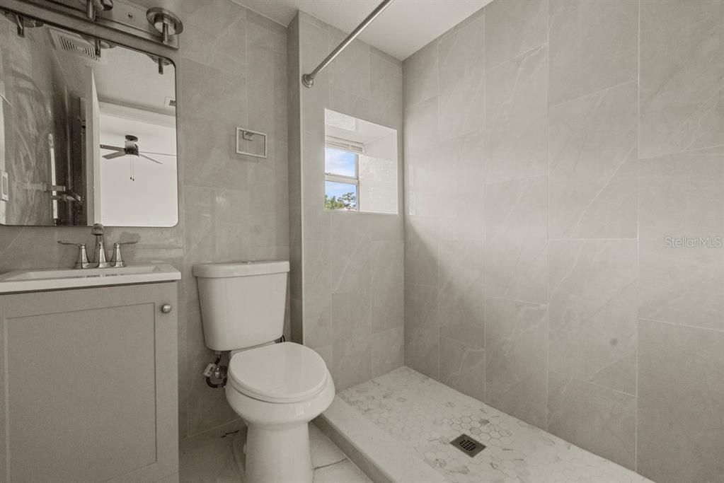 En Venta: $630,000 (5 camas, 3 baños, 1969 Pies cuadrados)